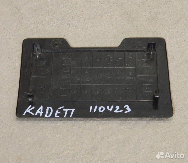 Крышка блока предохранителей Kadett E 1.8