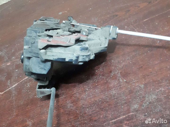 Правый передний замок двери ауди а4 б6