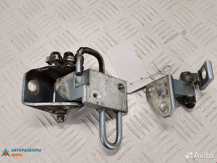 Петля двери Volkswagen Passat B6 2007 3C4833402D