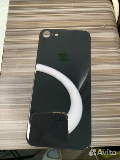 Заднее стекло на iPhone 8
