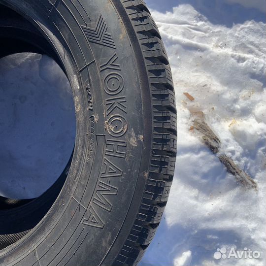 Yokohama Ice Guard F700Z 215/70 R16