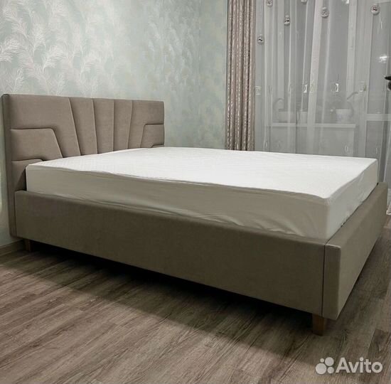 Кровать с изголовьем
