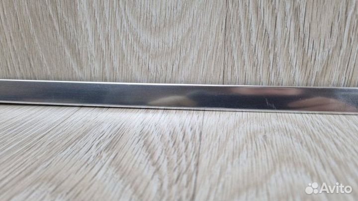 Молдинг двери задний правый Mercedes-Benz