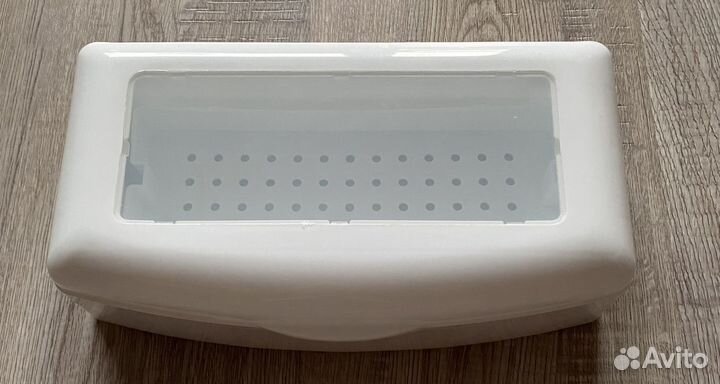 Контейнер и одноразовые фартуки для маникюра