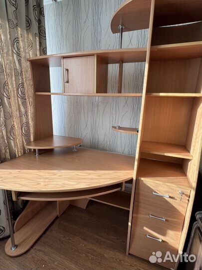 Компьютерный стол угловой