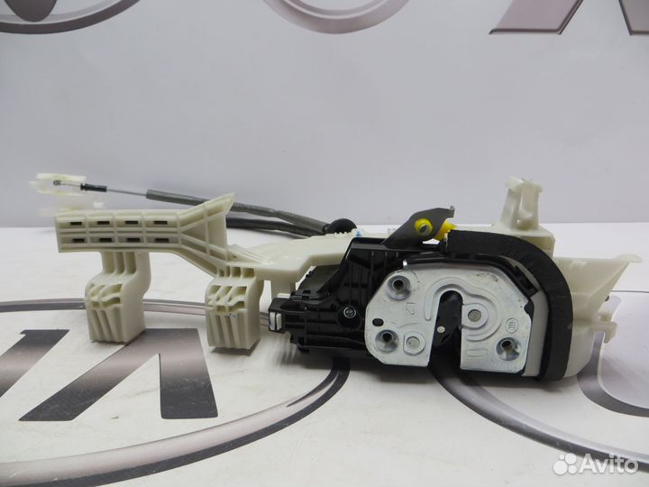 Замок двери передний левый Hyundai Santa Fe 4