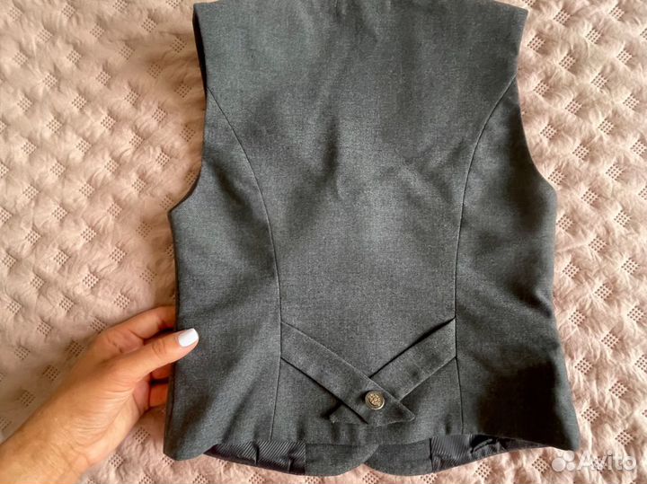 Школьная жилетка для девочки на рост 128-134