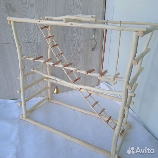 Деревянная игровая площадка для попугая