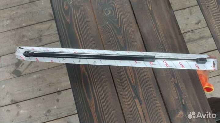 Газовые упоры багажника