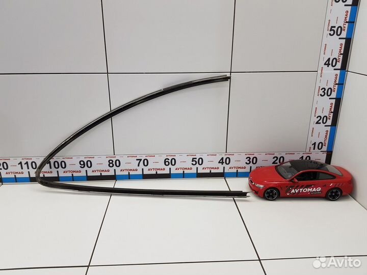 Молдинг стекла задний правый