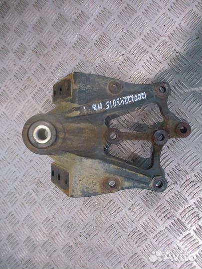 Кронштейн крепления передней рессоры Mercedes-Benz