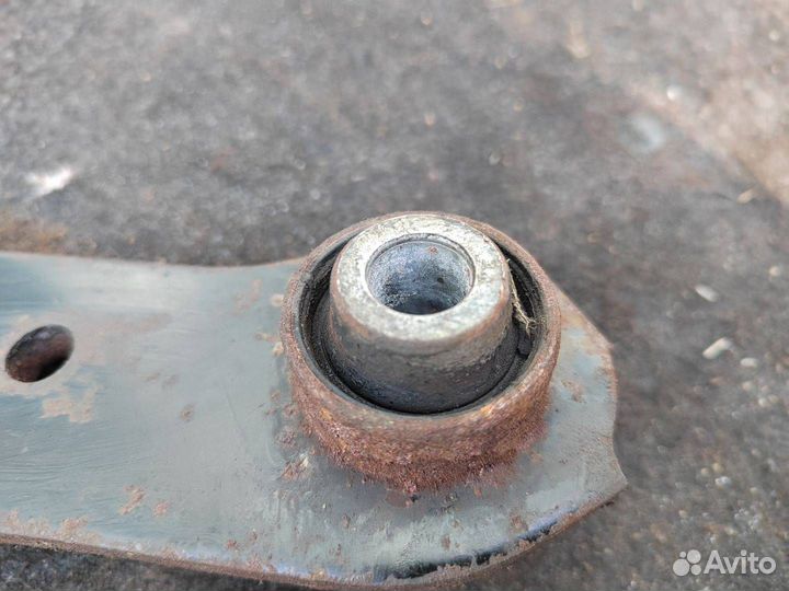 Рычаг задний Mitsubishi ASX GA1W 2012 MN184100