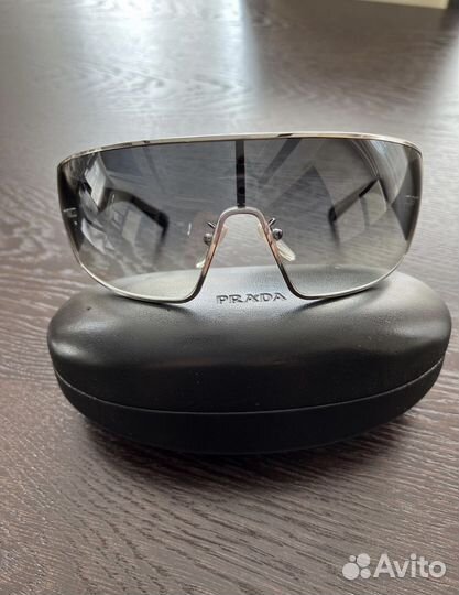 Солнечные очки prada