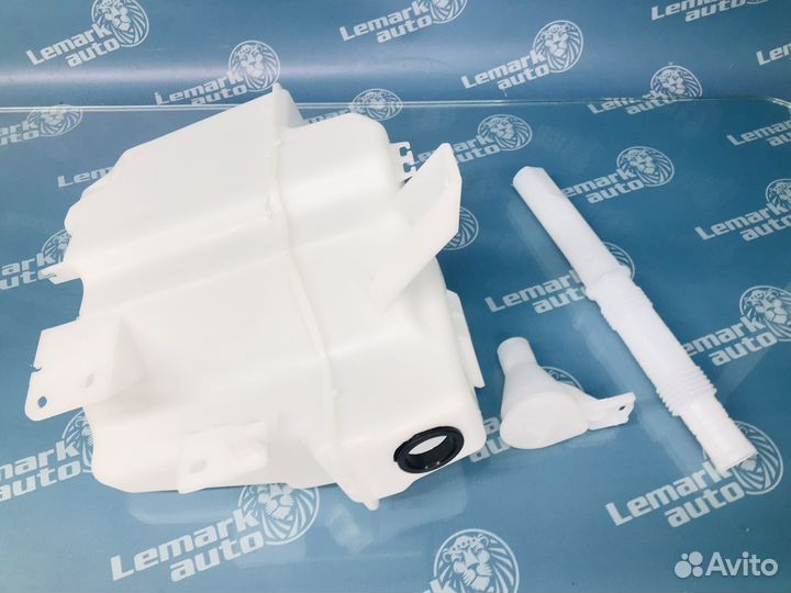 Бачок омывателя лобового стекла Mitsubishi Lancer