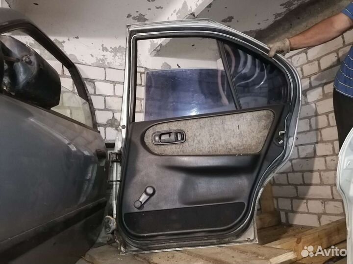 Дверь задняя правая nissan primera p10