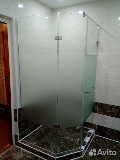 Стеклянные перегородки в душевую на заказ