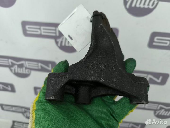 Кронштейн опоры двигателя правый Toyota Camry XV40