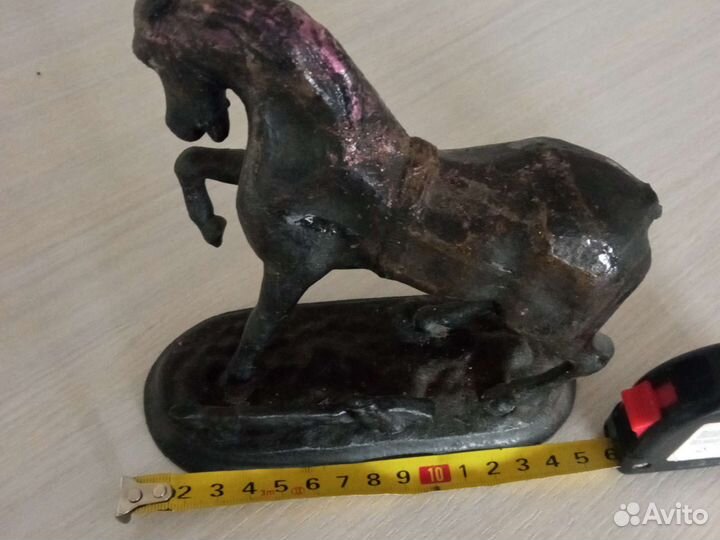 Конь чугунный куса