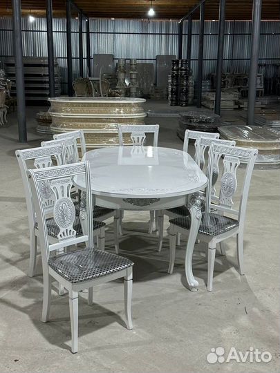 Столы и стулья