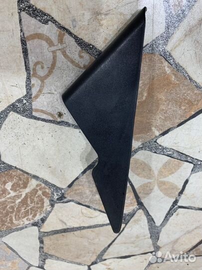 Пластиковый уголок двери Mazda 6 седан 2.0 LF 2005