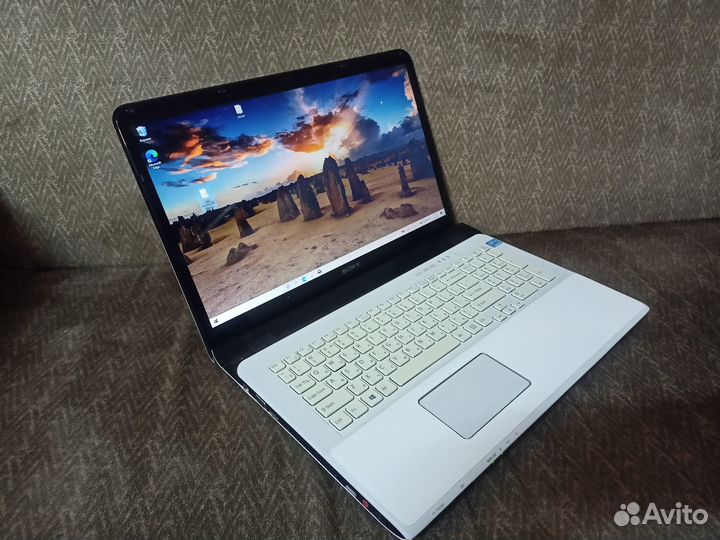 Sony 17.3/Intel core i3