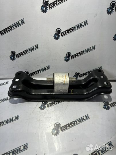Подушка АКПП + кронштейн Mercedes W205 2.0 Coupe