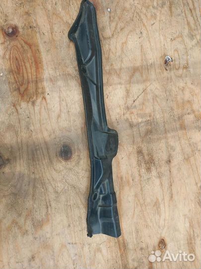 Пыльник крыла переднего правого Toyota Prius 2