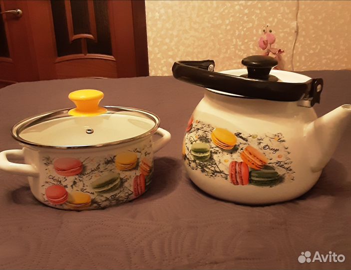 Чайник и кастрюля эмалированные