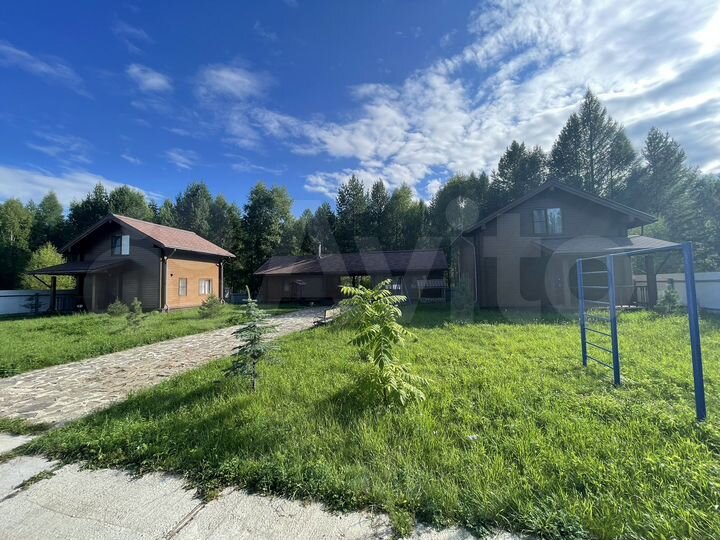 Коттедж 300 м² на участке 20 сот.