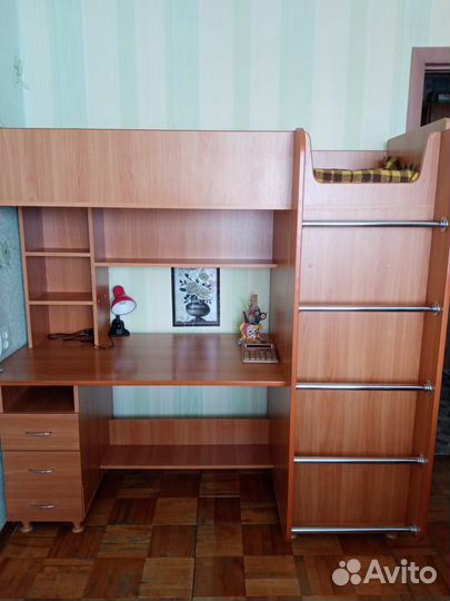 Уголок школьника (кровать-чердак)