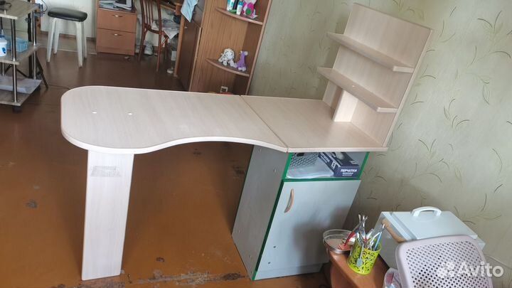 Маникюрный стол складной