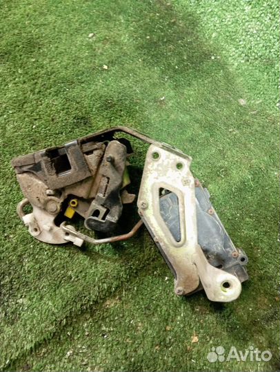 Замок двери задней правой Hyundai Accent