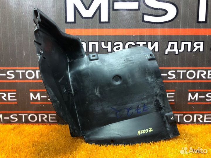 Подкрылок передний левый Mercedes-Benz C-Class