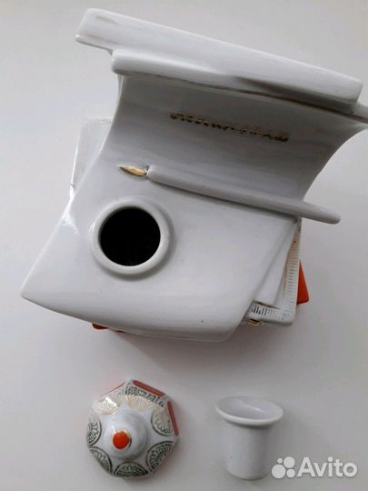 Фарфоровая статуэтка чернильница