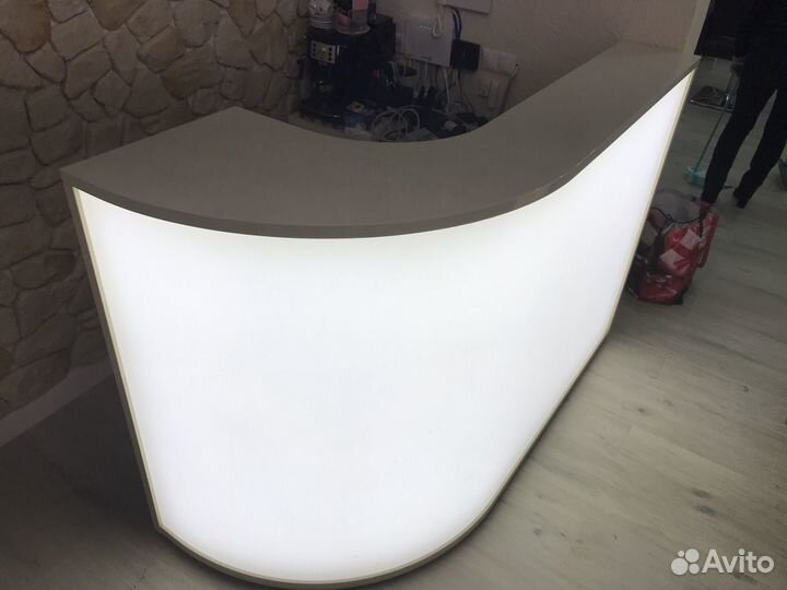 Ресепшен с объемной подсветкой. Ресепшн световой