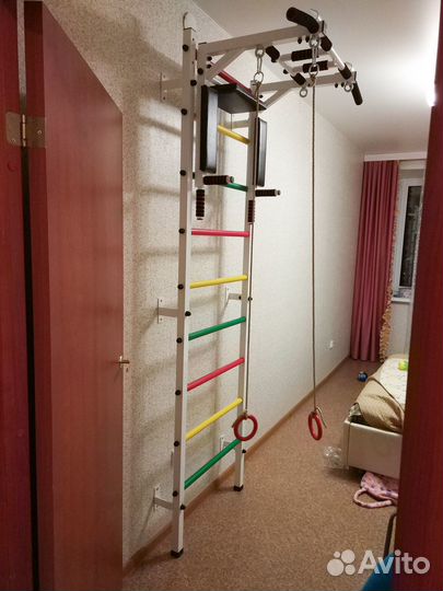 Шведская стенка и турник