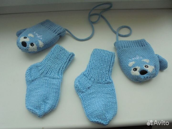 Шапка на мальчика (в подарок варежки и носки)