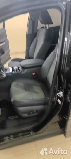 Новые передние сидения Toyota RAV 4