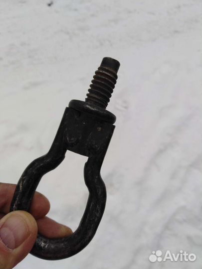 Буксировочный крюк