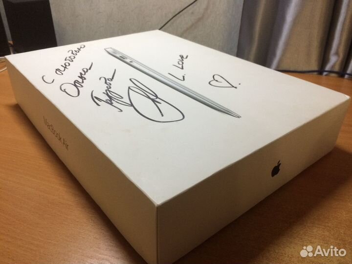 Автографом Ольги Бузовой на Коробка от MacBook