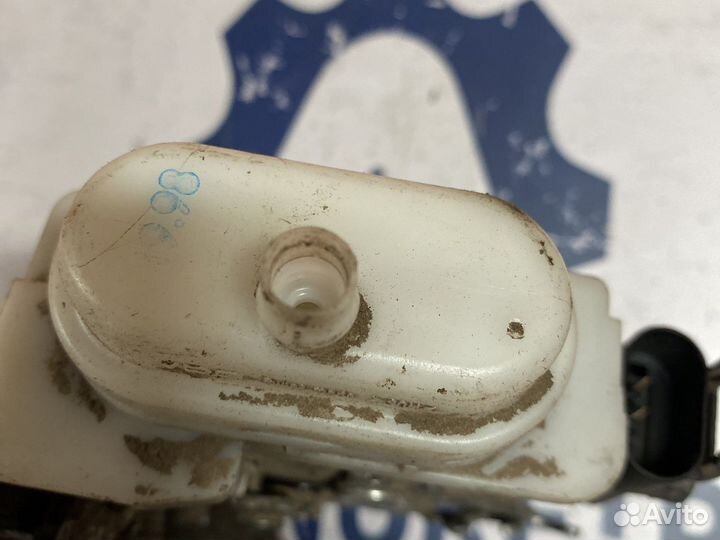 Замок двери передний левый Audi 8D1837015F