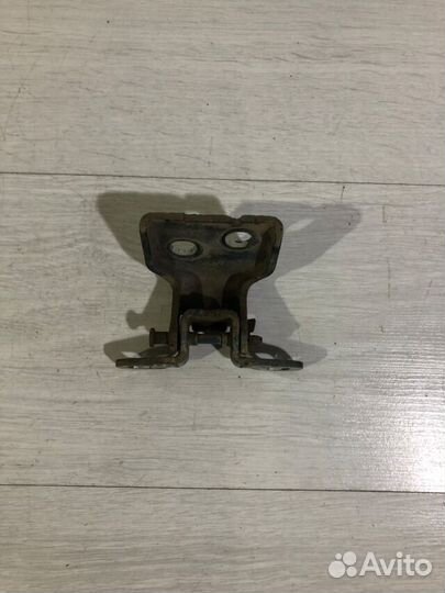 Петля двери перед прав LADA vesta 1.6 мт седан