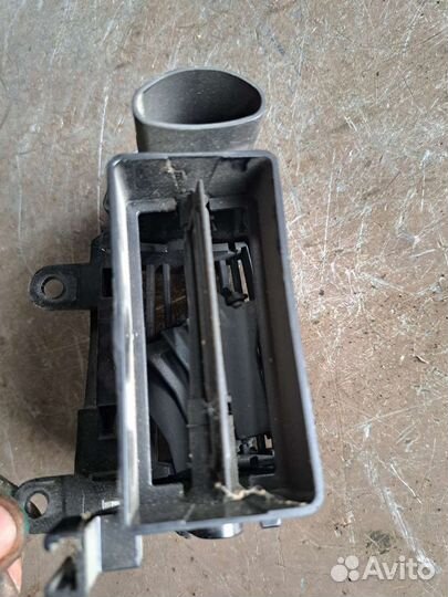 Дефлектор правый на Mercedes W203 C180