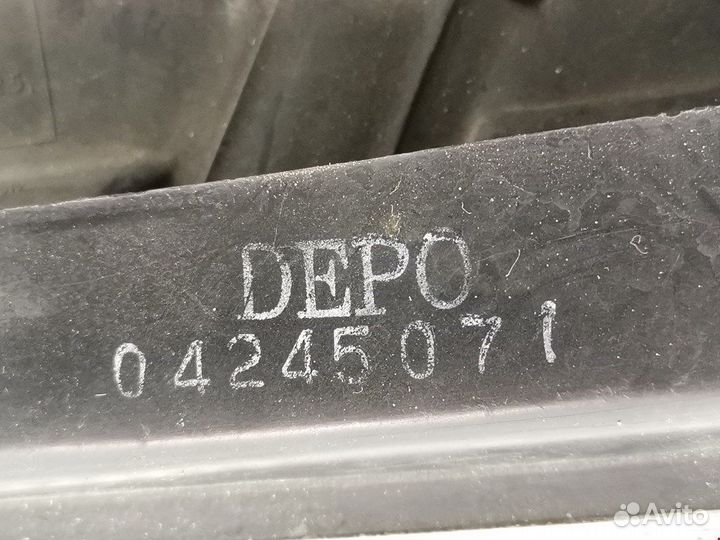 Фара передняя для Volkswagen Passat 5 064411125L