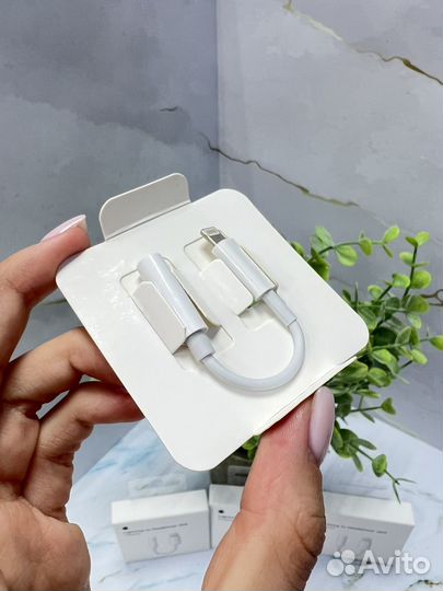 Переходник iPhone для наушников и AUX 3.5