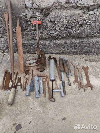 Шприцы для смазки и ключи + труборез