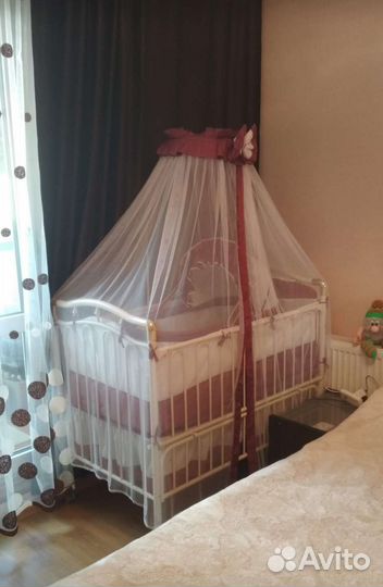 Кровать с балдахином и люлькой