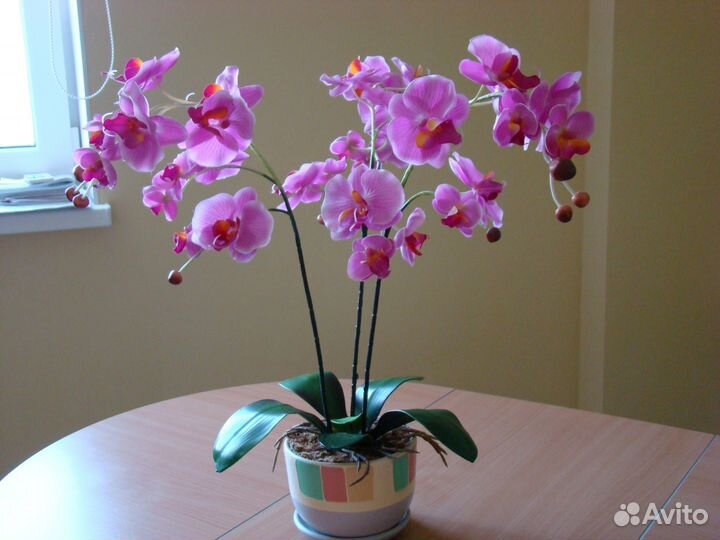 Цветок орхидея (искусств.)