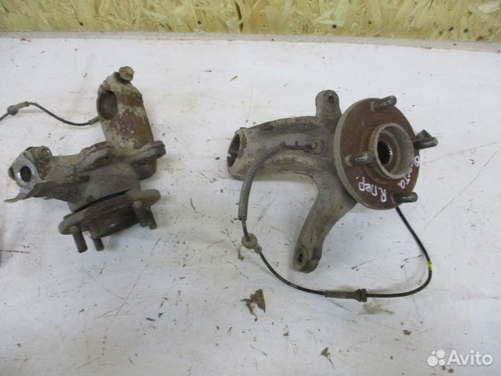 Поворотный кулак передний Форд Фиеста мк5