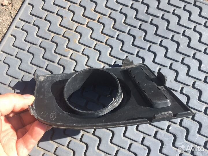Накладка противотуманной фары правой Ford Fusion